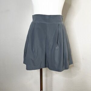 WAYRE Shorts Travel Flow Pleated Wide Leg Gray Elastic Waist Size Small